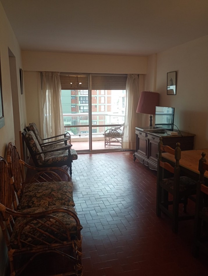 VENTA DEPARTAMENTO ZONA CENTRO, 3 PISO BALCON AL FRENTE ,