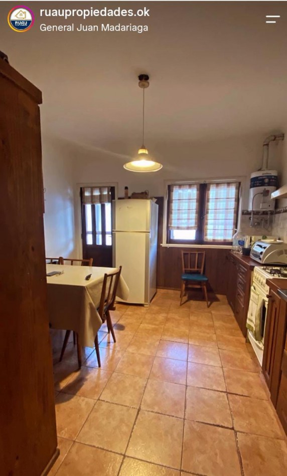 CASA FAMILIAR, CON LOTE, EXCELENTE UBICACION Y ESTADO