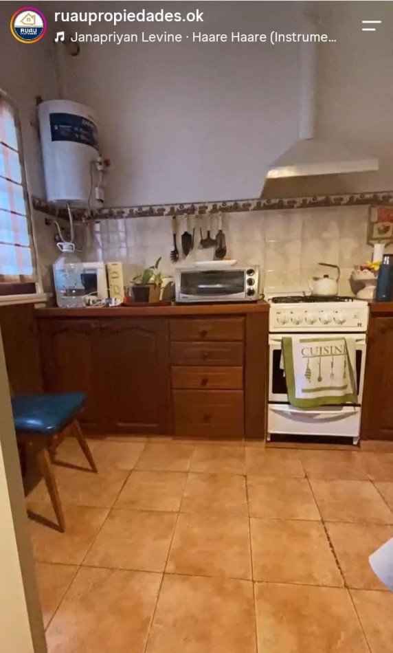 CASA FAMILIAR, CON LOTE, EXCELENTE UBICACION Y ESTADO