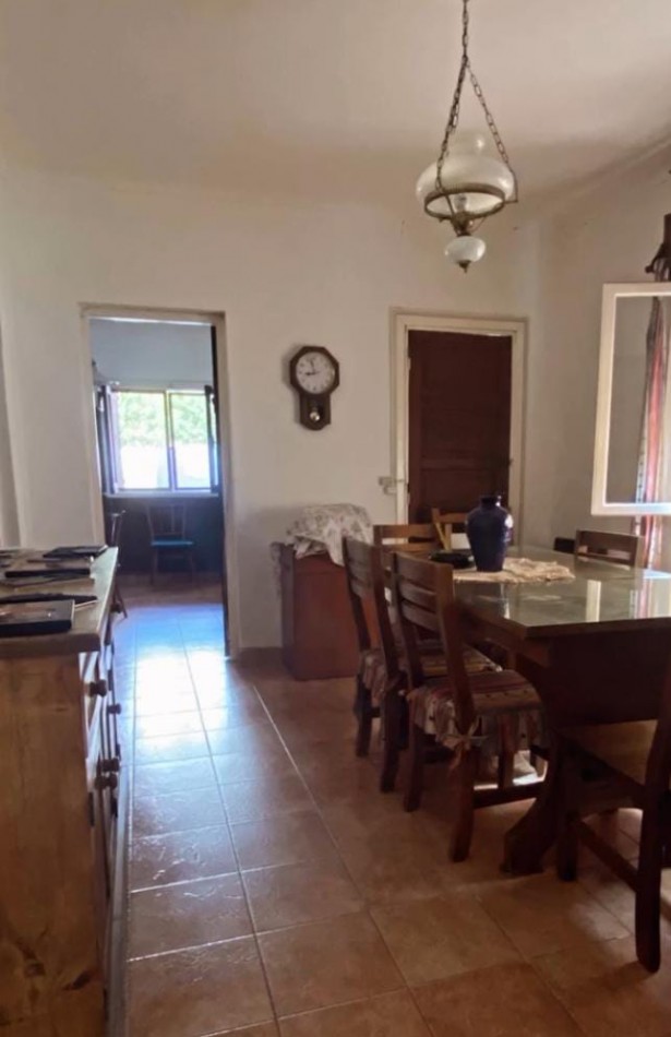 CASA FAMILIAR, CON LOTE, EXCELENTE UBICACION Y ESTADO