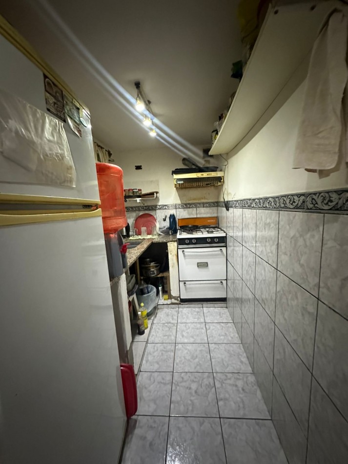 Casa con lote y departamento, con entradas independientes.
