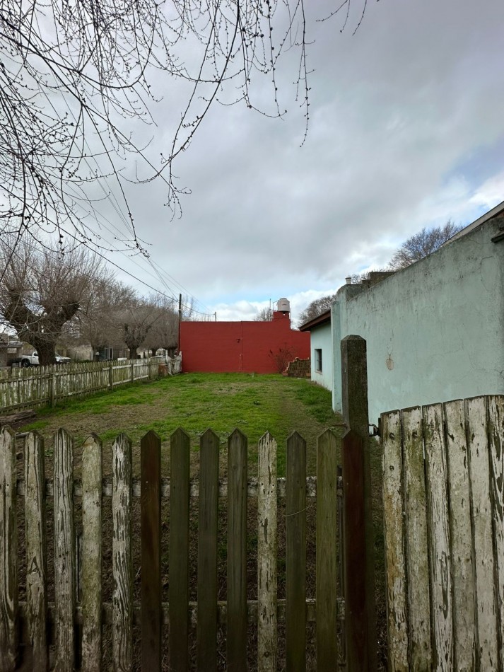 Casa con lote y departamento, con entradas independientes.
