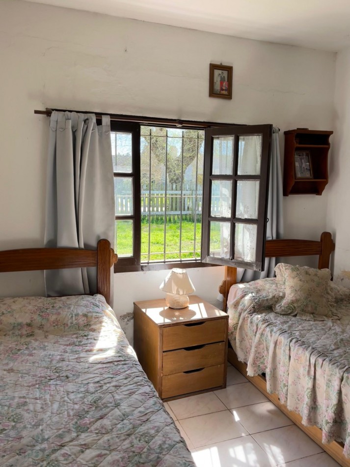Casa con lote y departamento, con entradas independientes.