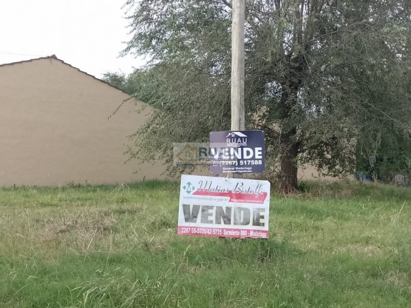 Lote en esquina.calle de asfalto, con tendido de red gas cloacas y agua corriente. Ideal para vivienda o proyecto inmobiliario